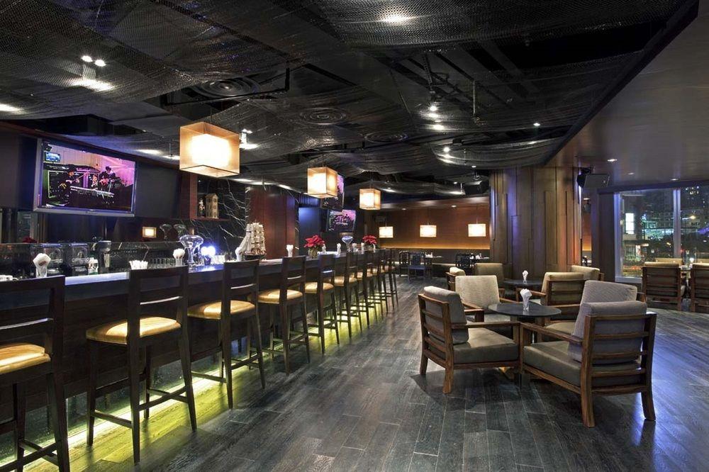 Nina Hotel Tsuen Wan West Hong Kong Dış mekan fotoğraf The interior of a bar