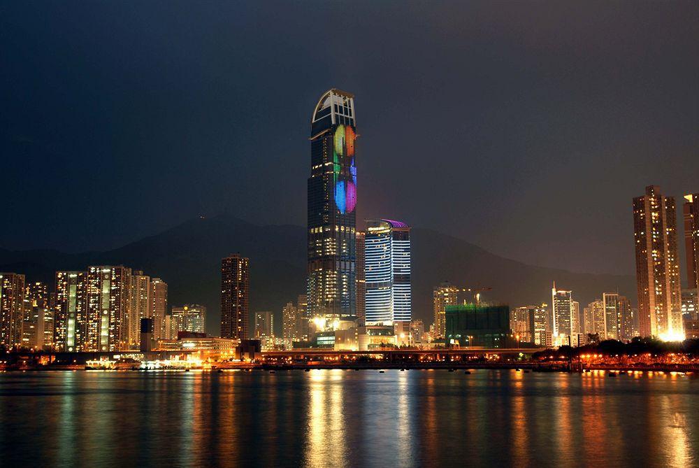 Nina Hotel Tsuen Wan West Hong Kong Dış mekan fotoğraf View of the International Finance Centre at night
