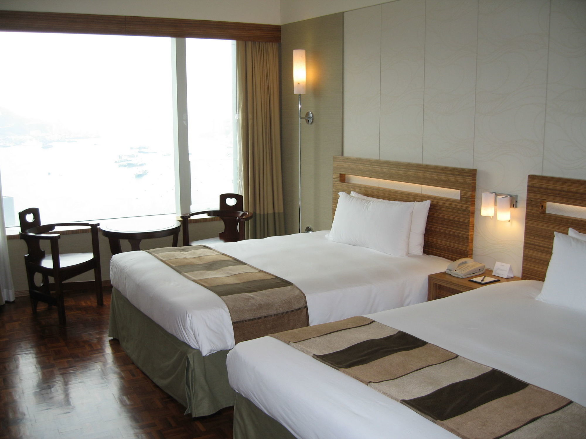 Nina Hotel Tsuen Wan West Hong Kong Oda fotoğraf A room at the hotel