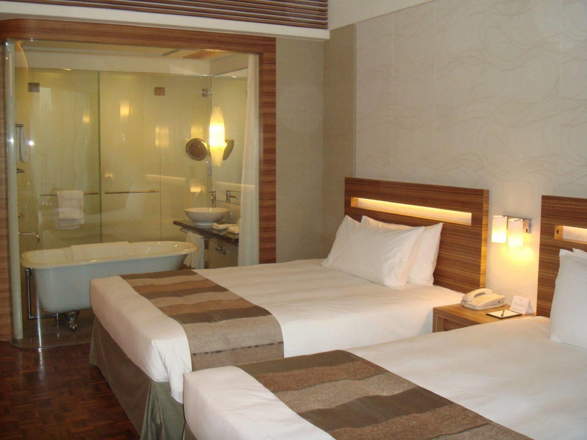 Nina Hotel Tsuen Wan West Hong Kong Dış mekan fotoğraf A room at the hotel