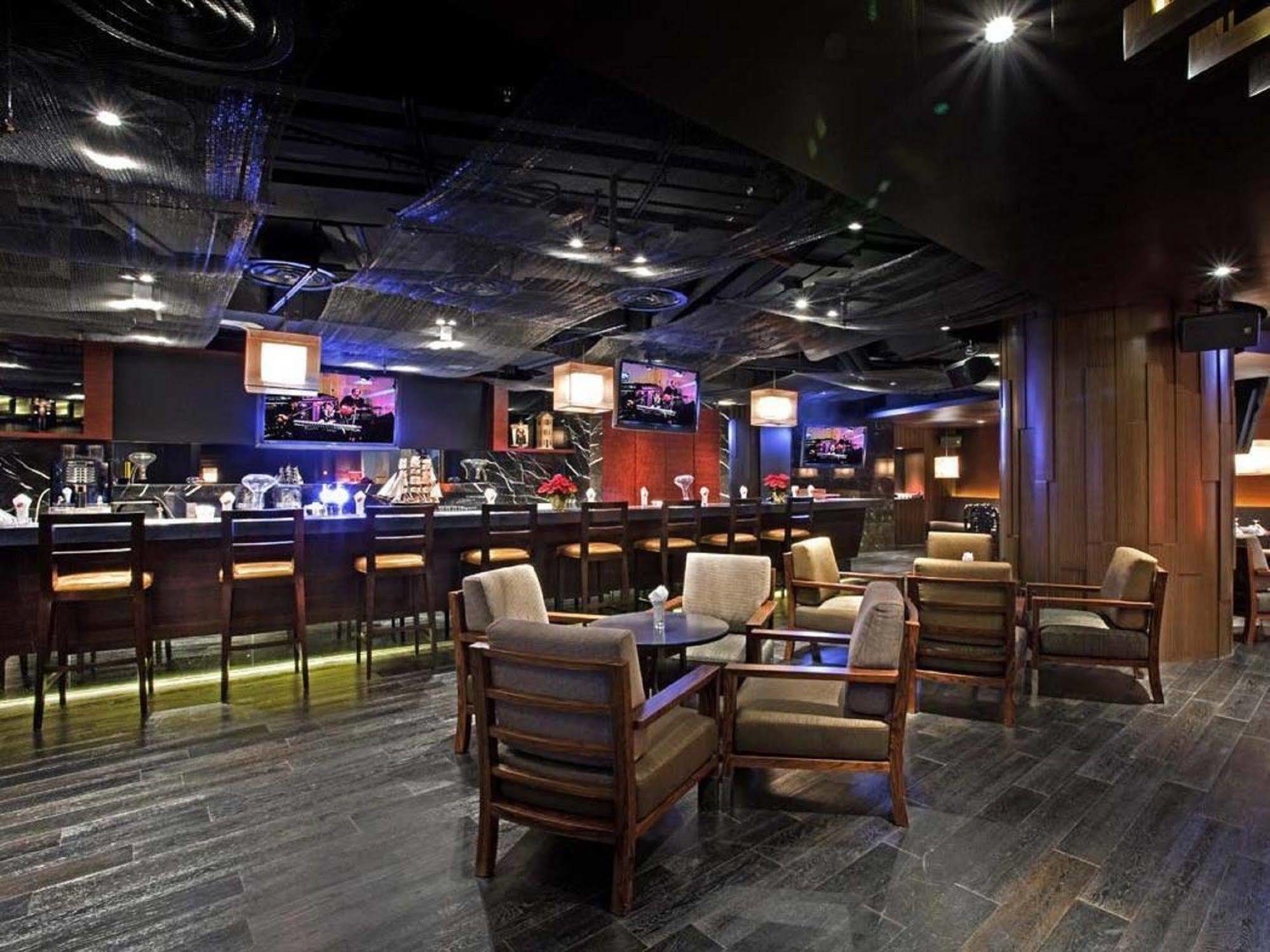 Nina Hotel Tsuen Wan West Hong Kong Dış mekan fotoğraf The interior of the bar
