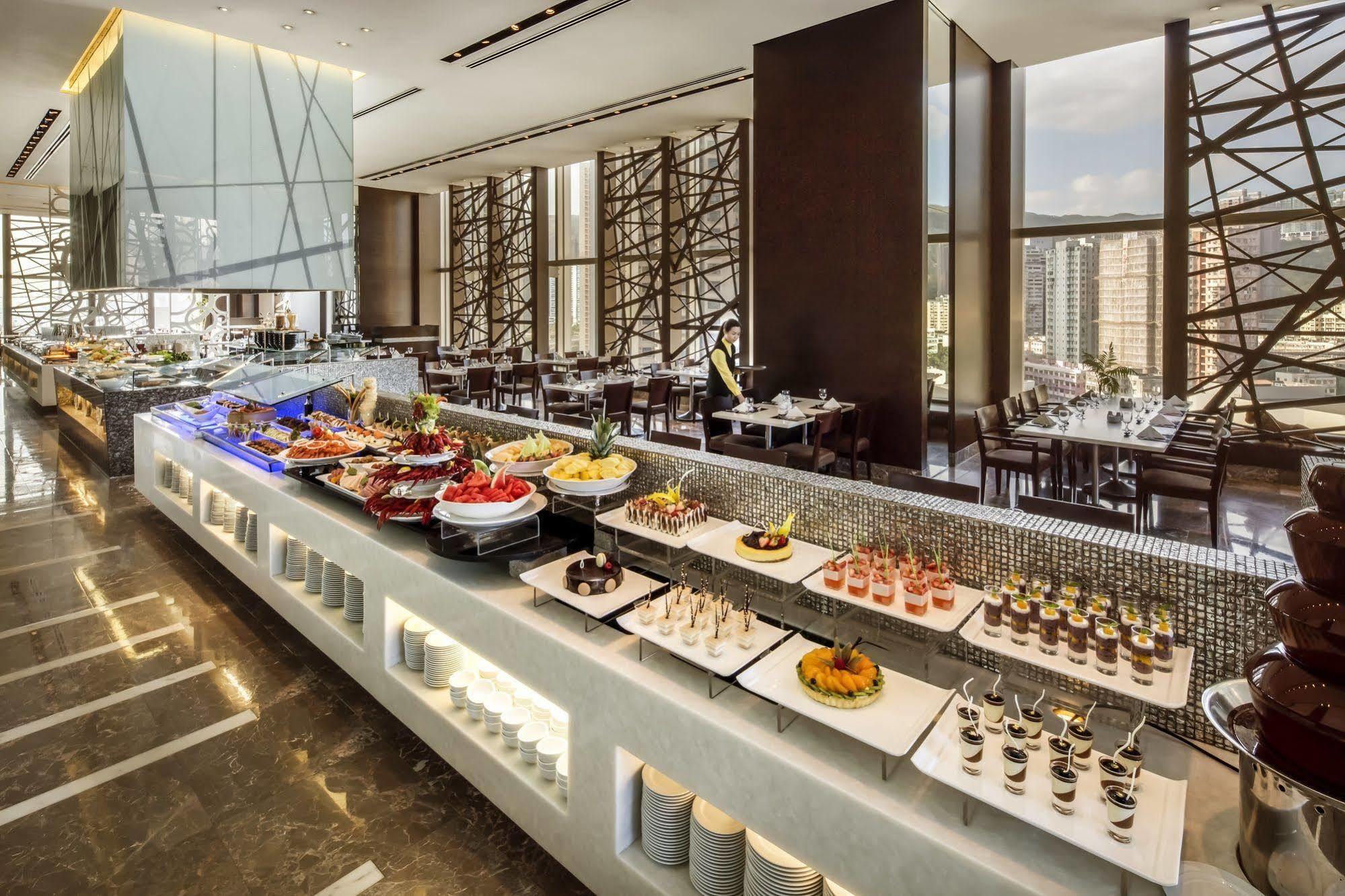 Nina Hotel Tsuen Wan West Hong Kong Dış mekan fotoğraf The buffet at the hotel