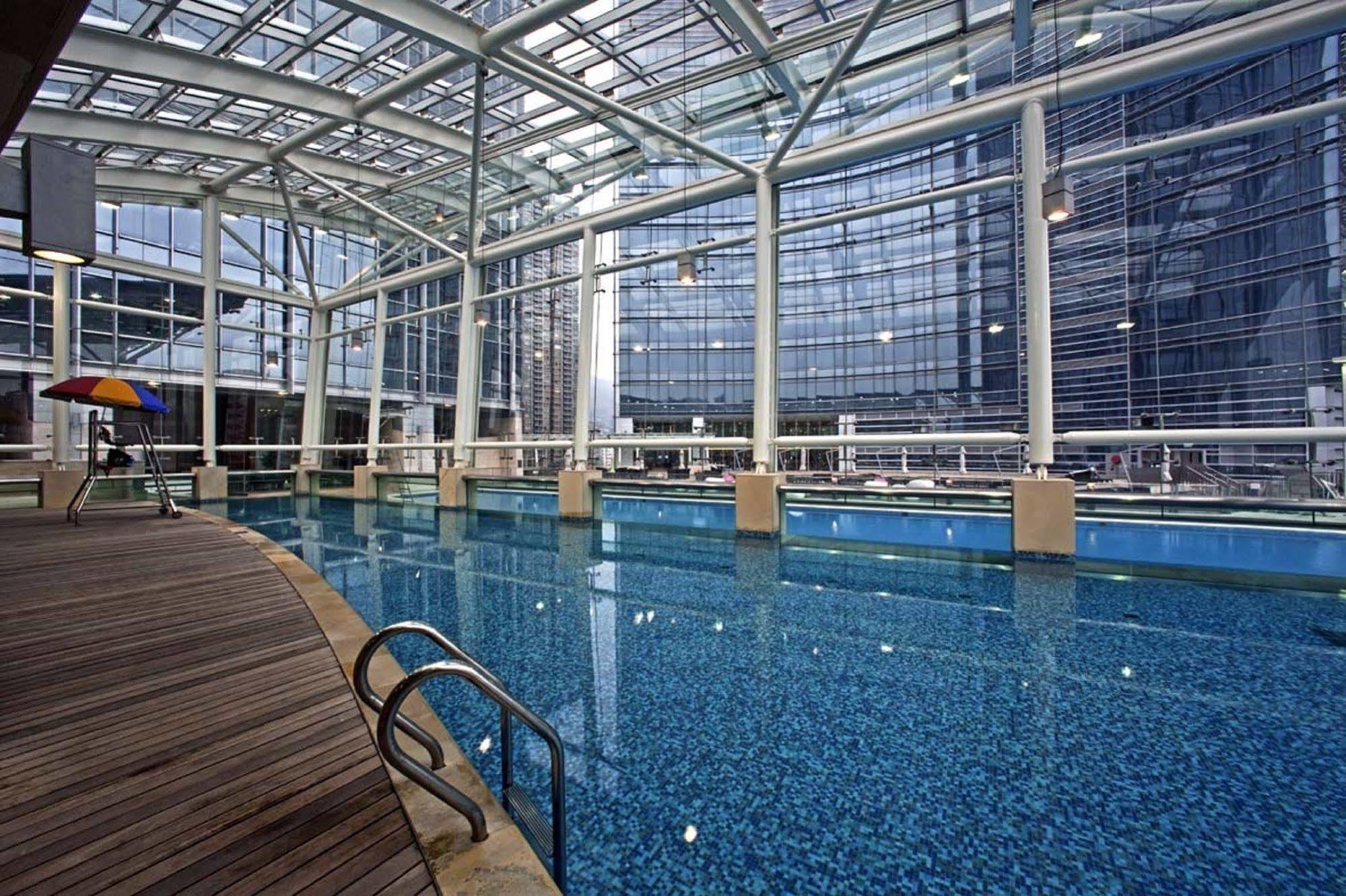Nina Hotel Tsuen Wan West Hong Kong Dış mekan fotoğraf The swimming pool
