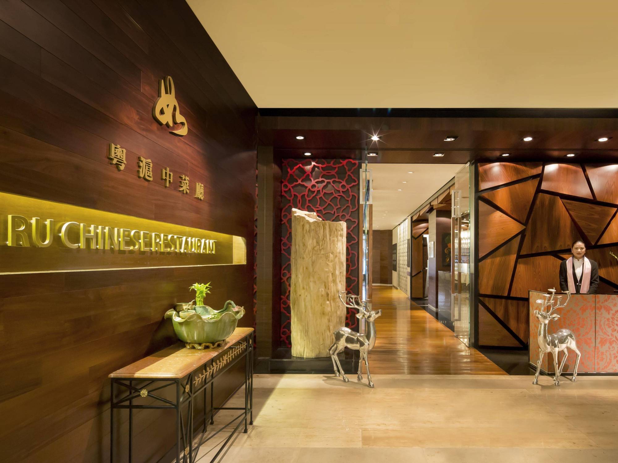 Nina Hotel Tsuen Wan West Hong Kong Dış mekan fotoğraf Entrance of the club